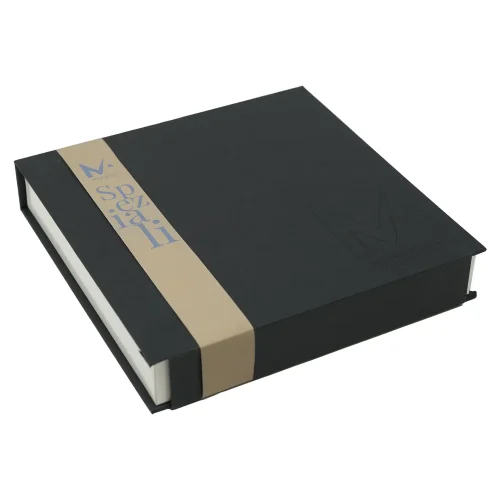 Alternative view of Gli Speziati – Selezione di cremini alla nocciola e spezie pregiate